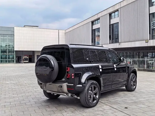 Land Rover Defender — Фото автомобиля 19