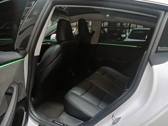 Tesla Model 3 — Фото автомобиля 4