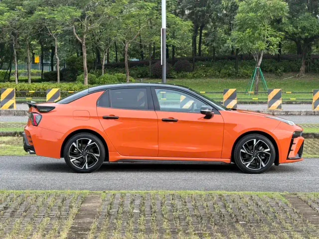 Lynk & Co 03 — Фото автомобиля 10