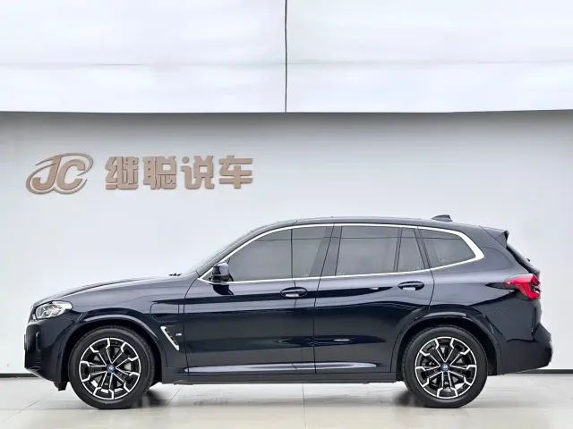 BMW iX3 — Фото автомобиля 4