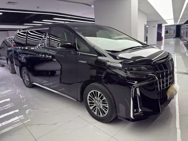 Toyota Alphard 2023 Dual Hybrid 2.5L Ultimate Gold Edition — Фото автомобиля 3