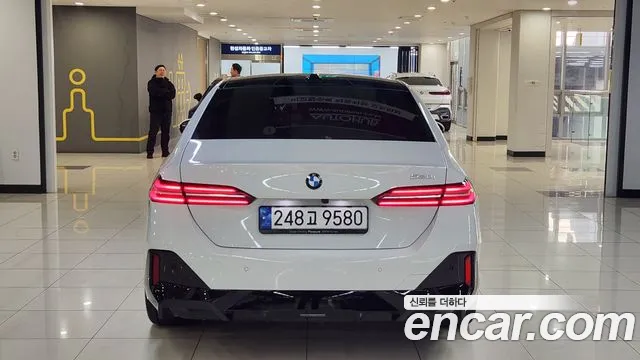 BMW 5-Series — Фото автомобиля 4