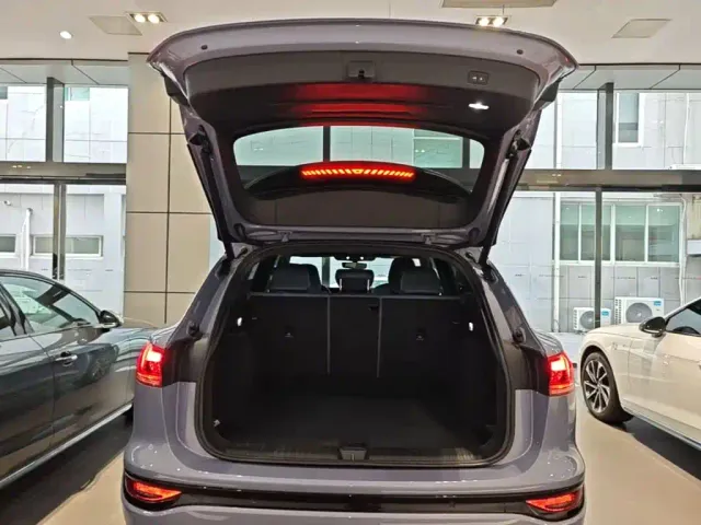 Audi Q6L e-tron — Фото автомобиля 18