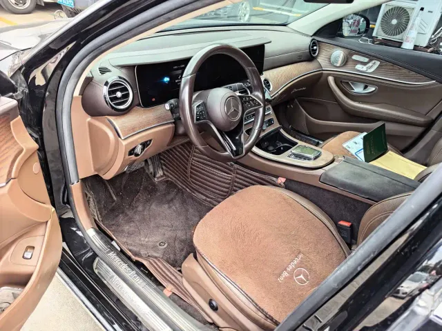 Mercedes-Benz E-Class — Фото автомобиля 7