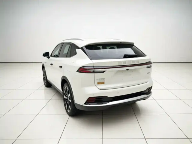 Roewe D5X DMH — Фото автомобиля 4