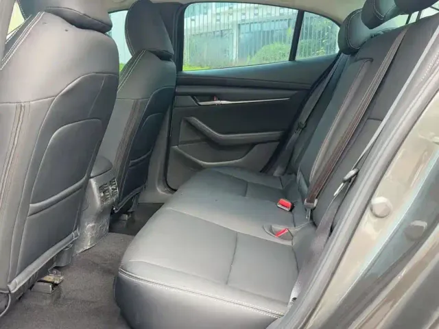 Mazda Axela — Фото автомобиля 5