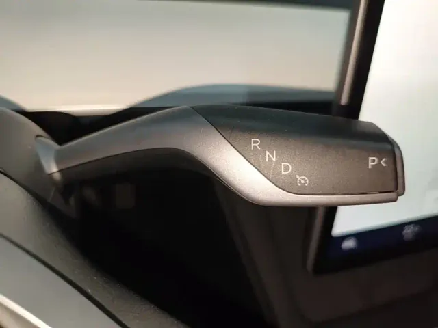 Tesla Model 3 — Фото автомобиля 13