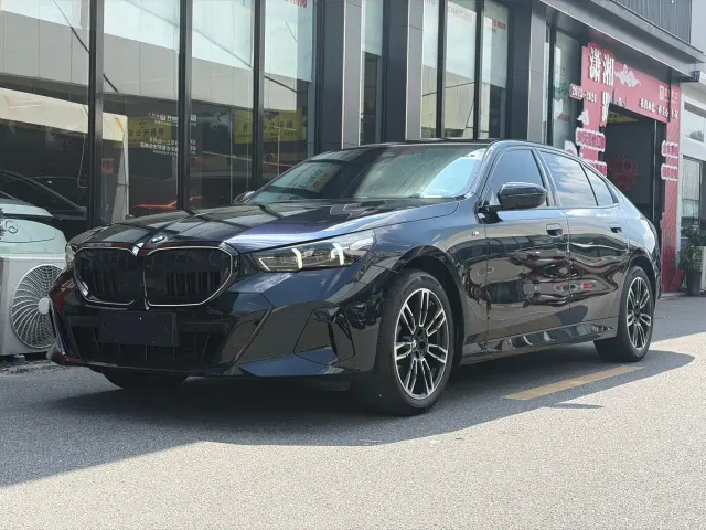 Фотография автомобиля — BMW 5 Series