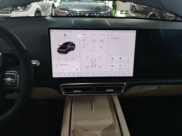 Li Auto L8 — Фото автомобиля 12