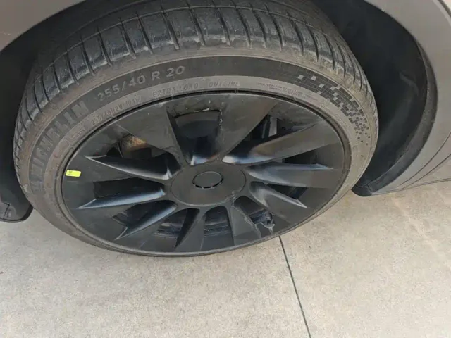 Tesla Model Y — Фото автомобиля 22