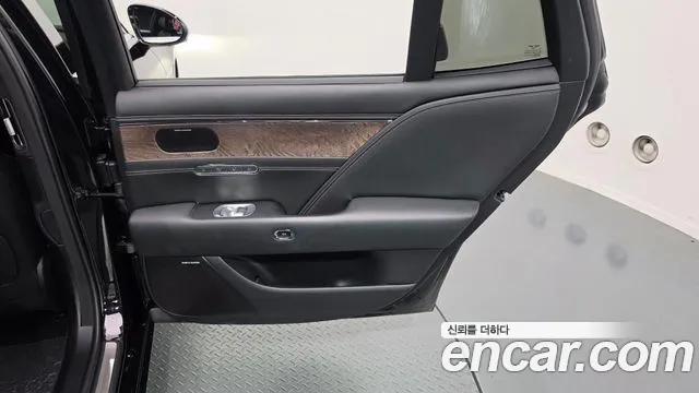 Genesis G90 Бензин 3.5 турбо AWD — Фото автомобиля 24