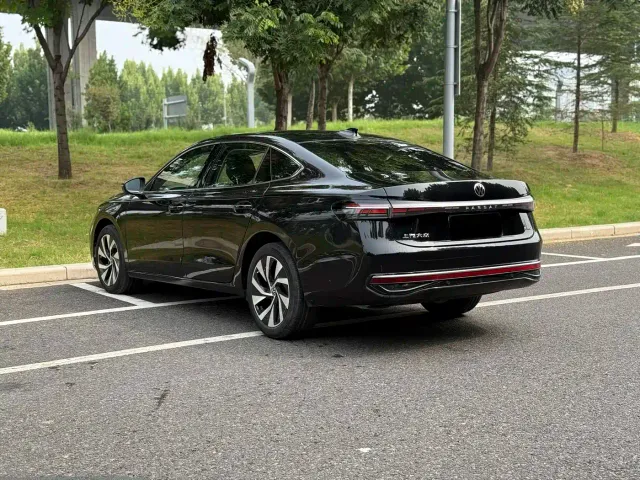 Volkswagen Passat 2025 Pro 380TSI Starlight Dragon Glory Edition — Фото автомобиля 9