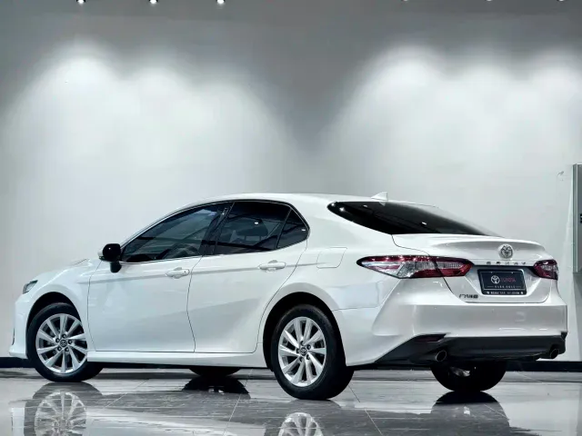 Toyota Camry — Фото автомобиля 3