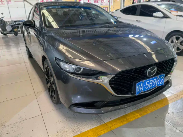 Mazda Axela — Фото автомобиля 3