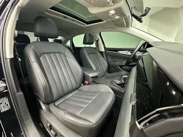 Volkswagen Passat — Фото автомобиля 12