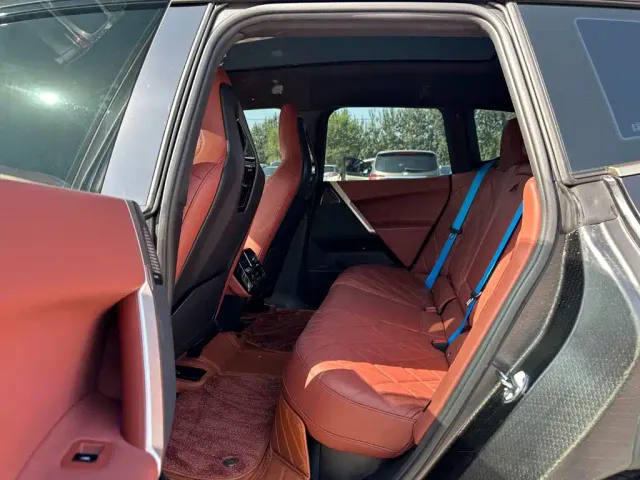 BMW iX M60 — Фото автомобиля 11