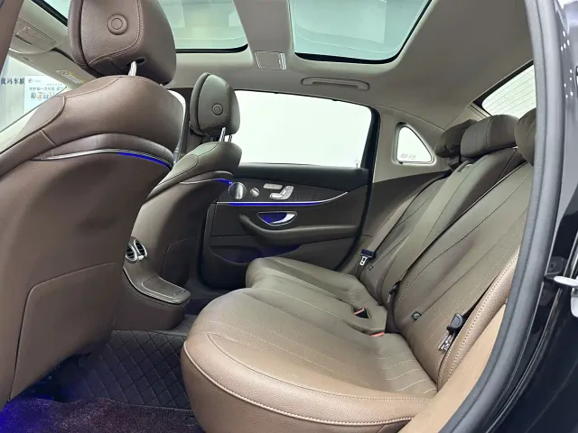 Mercedes-Benz E-Class — Фото автомобиля 11