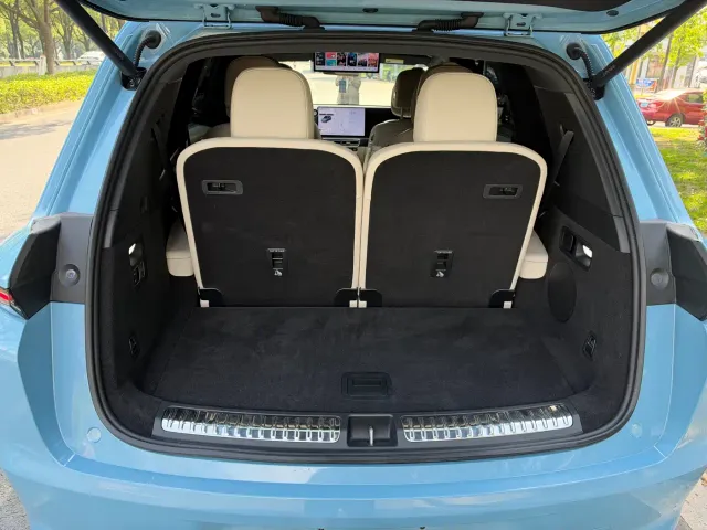 Li Auto L8 — Фото автомобиля 11