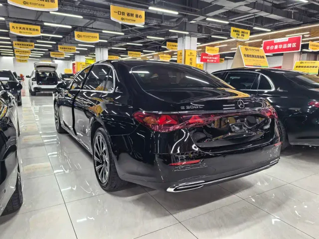 Mercedes-Benz E-Class — Фото автомобиля 13