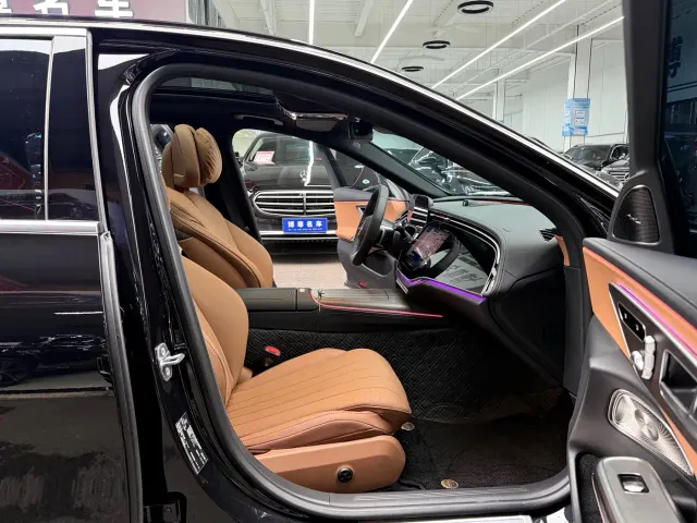 Mercedes-Benz E-Class — Фото автомобиля 14