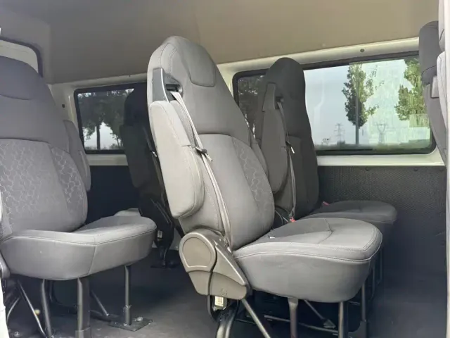 Jiangling JMC Fushun 2022 2.0T Manual Multi-purpose Passenger Vehicle Medium Wheelbase Medium-high Roof 6-7 seater — Фото автомобиля 11