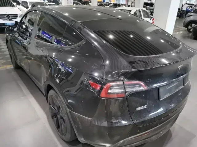 Tesla Model Y — Фото автомобиля 4