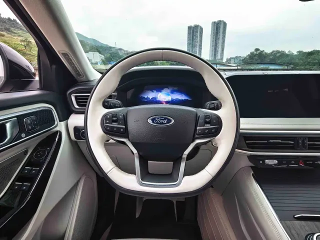 Ford Explorer — Фото автомобиля 24