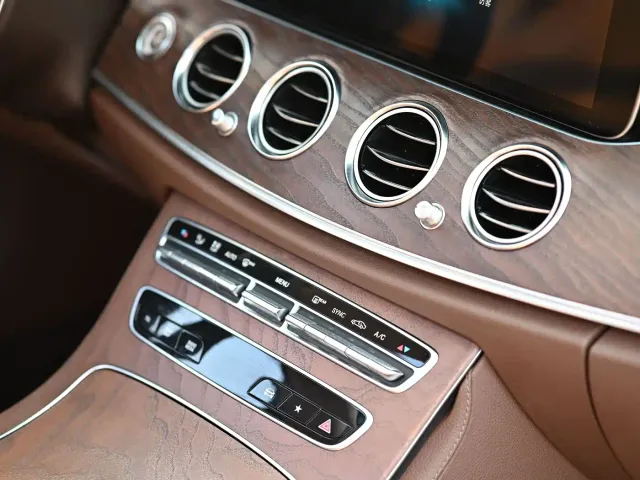 Mercedes-Benz E-Class — Фото автомобиля 9