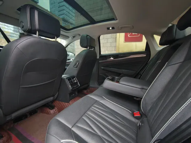 Volkswagen Passat — Фото автомобиля 6