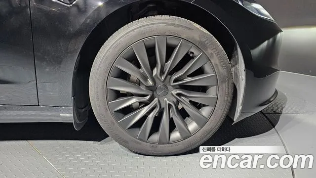 Tesla Model 3 — Фото автомобиля 17