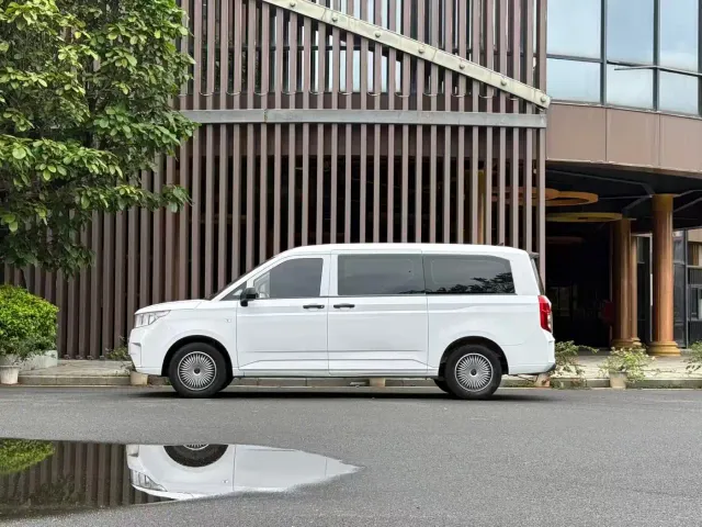 Wuling Zhengcheng — Фото автомобиля 4