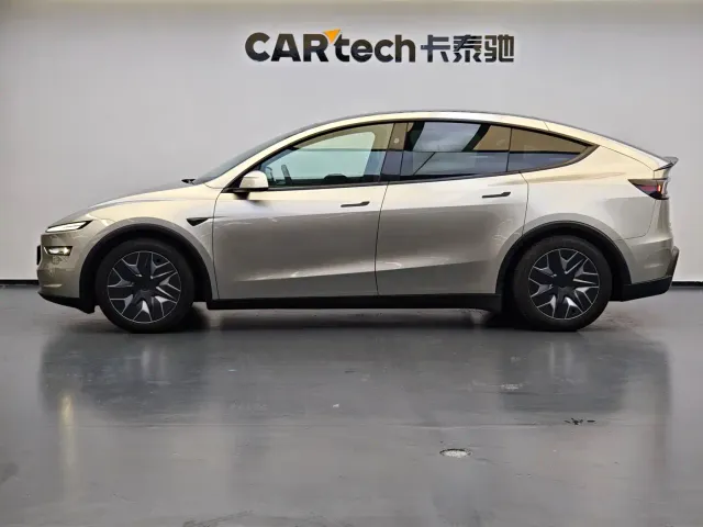 Tesla Model Y L — Фото автомобиля 2