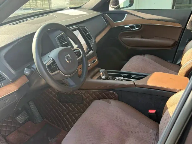 Volvo XC90 — Фото автомобиля 8