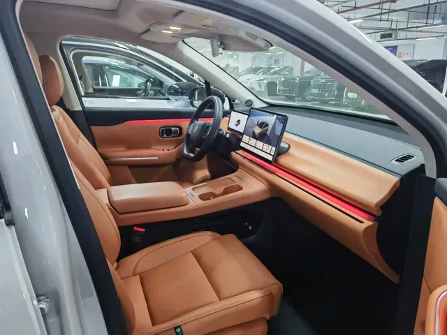 Leapmotor C10 — Фото автомобиля 7
