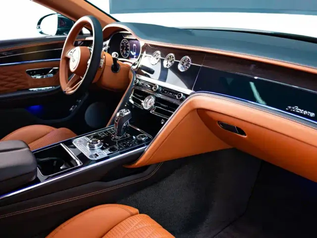 Bentley Flying Spur — Фото автомобиля 14