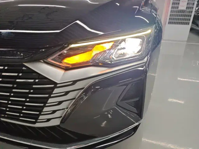 Dongfeng Yixuan MAX — Фото автомобиля 23