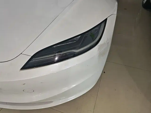 Tesla Model 3 — Фото автомобиля 23