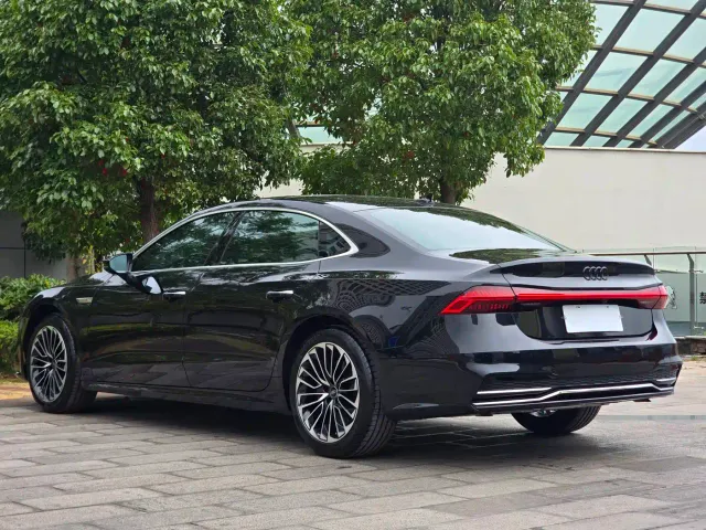 Audi A7L — Фото автомобиля 12