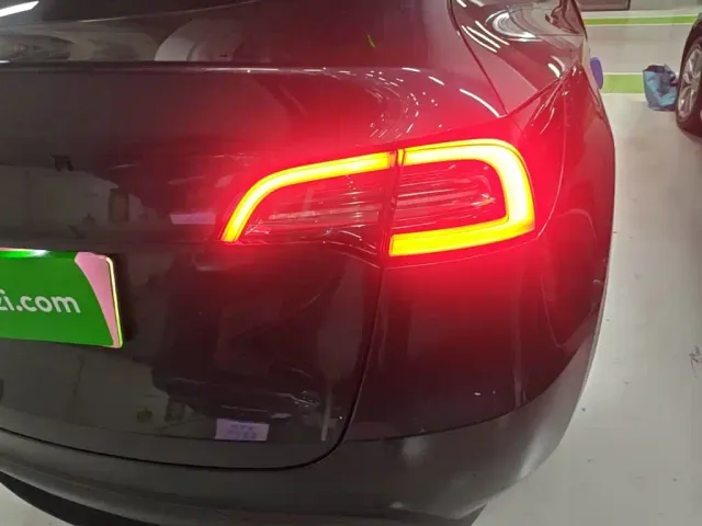 Tesla Model Y — Фото автомобиля 7