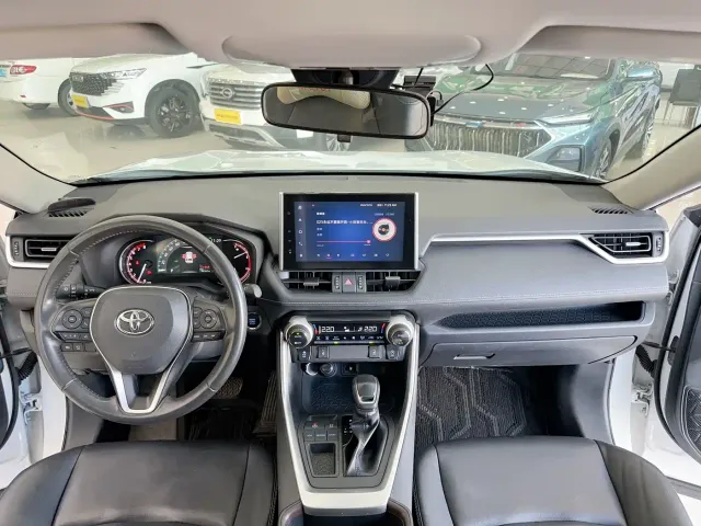 Toyota RAV4 — Фото автомобиля 15