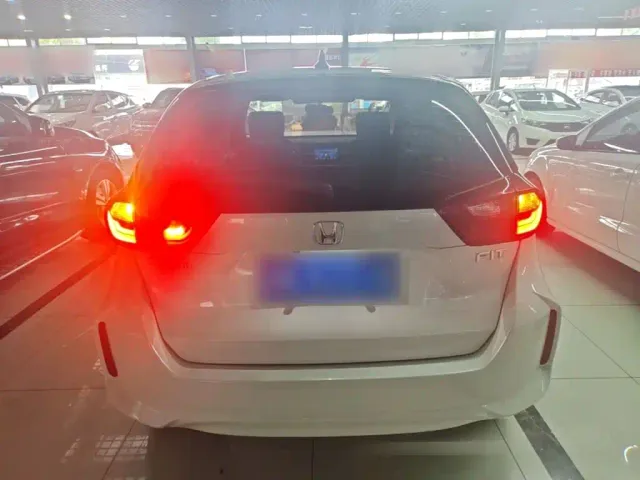 Honda Fit — Фото автомобиля 5