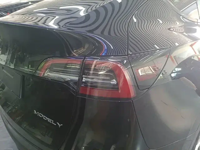 Tesla Model Y — Фото автомобиля 7