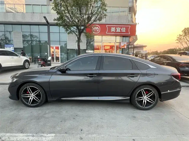 Honda Accord — Фото автомобиля 3