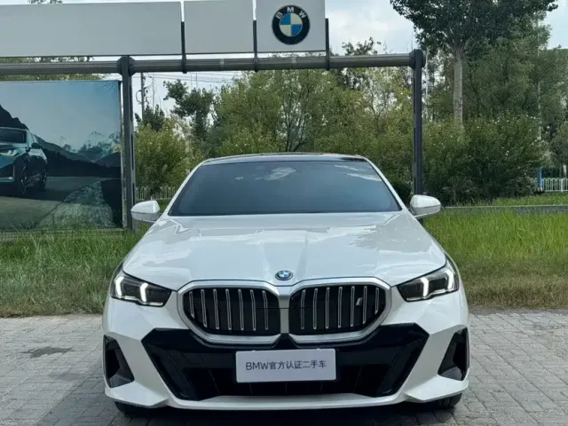 BMW i5 — Фото автомобиля 2