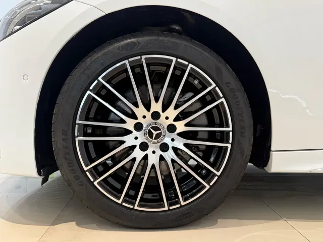 Mercedes-Benz C-Class — Фото автомобиля 3