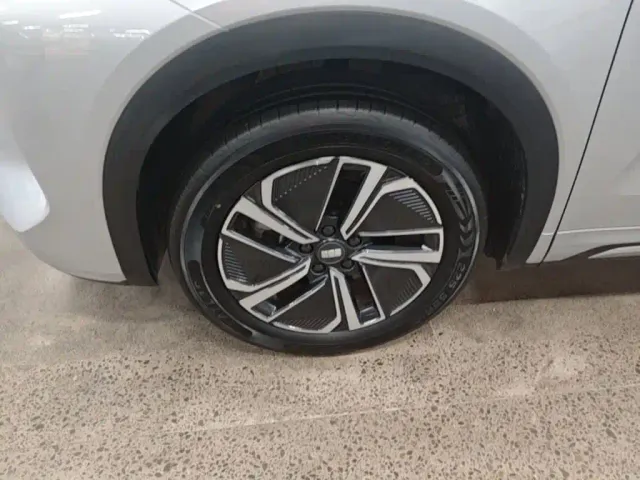 Geely Galaxy Starship 7 EM-i — Фото автомобиля 22