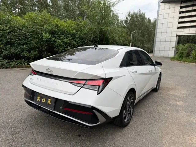 Hyundai Elantra — Фото автомобиля 3