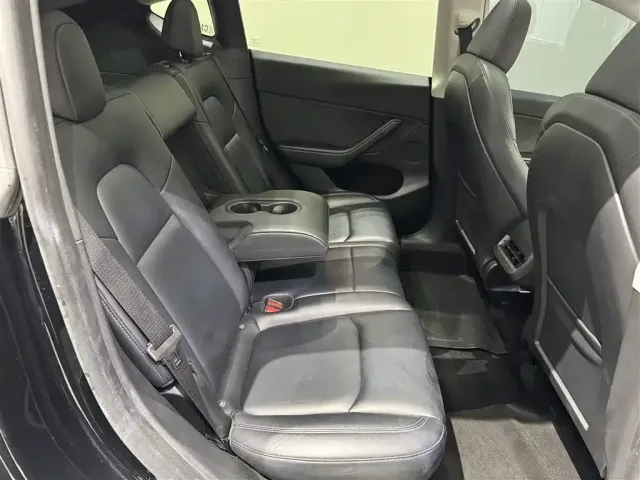 Tesla Model Y — Фото автомобиля 25