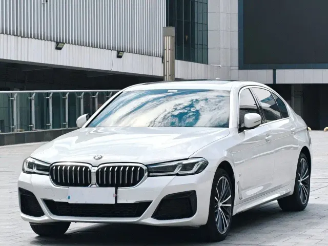 Фотография автомобиля — BMW 5 Series