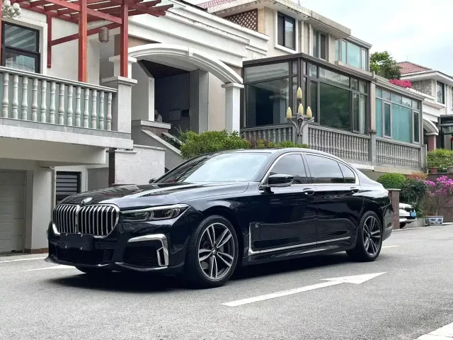 Фотография автомобиля — BMW 7 Series